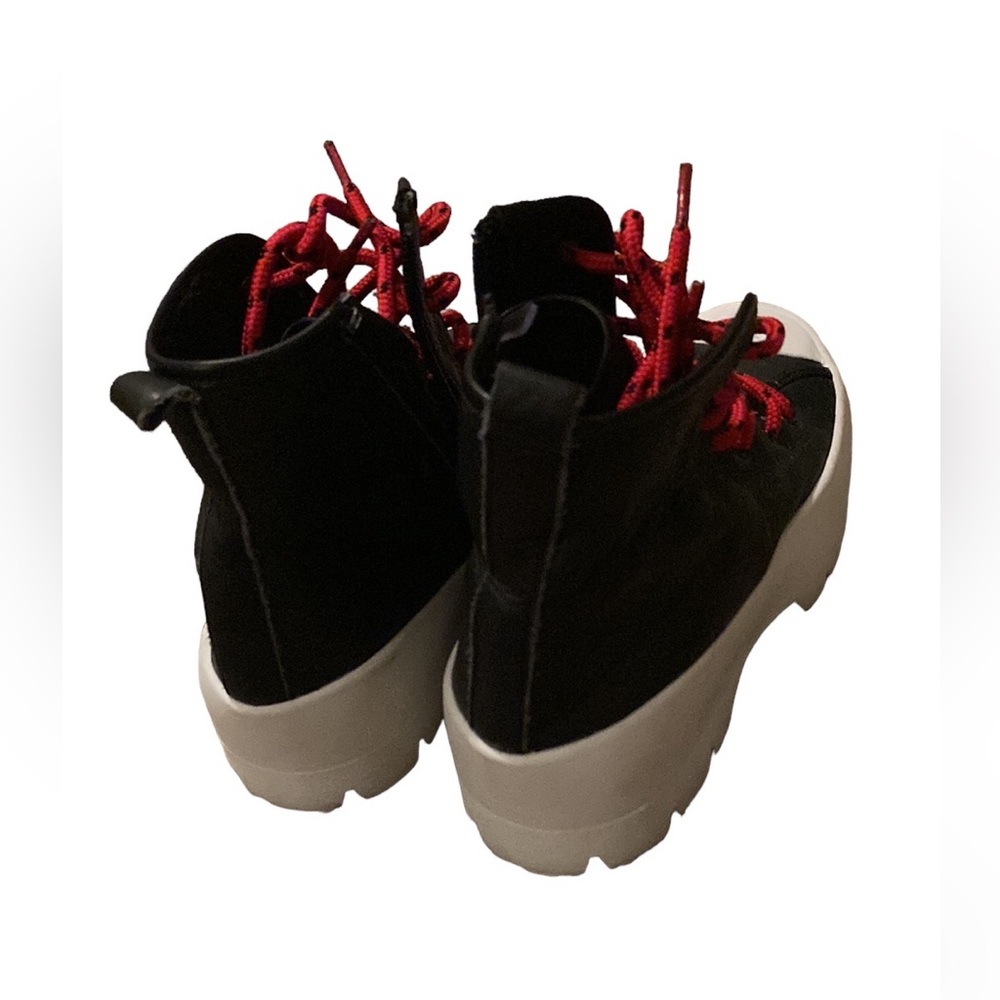 Women's Blondo Gypsy Waterproof Fashion sneakers. Size 6.5. - Picture 2 of 9